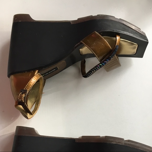 DKNY golden high heel / platform shoes - Picture 2 of 7